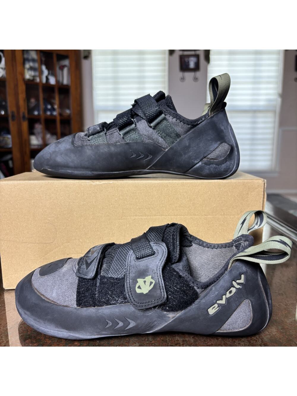 Evolv Kronos Climbing Shoes Mens Size 10.5 Grey Black Bouldering Rock Sneakers